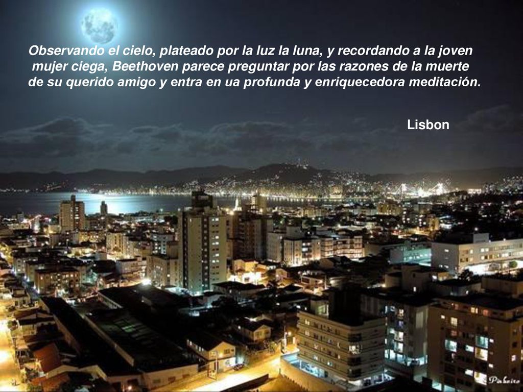 Observando el cielo, plateado por la luz la luna, y recordando a la joven