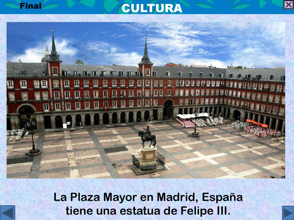 La Plaza Mayor en Madrid, España tiene una estatua de Felipe III.