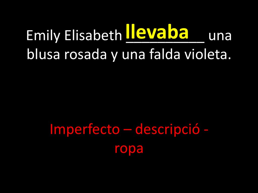 Emily Elisabeth __________ una blusa rosada y una falda violeta.
