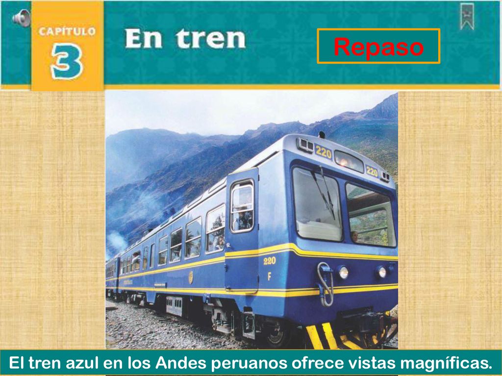 El tren azul en los Andes peruanos ofrece vistas magníficas.