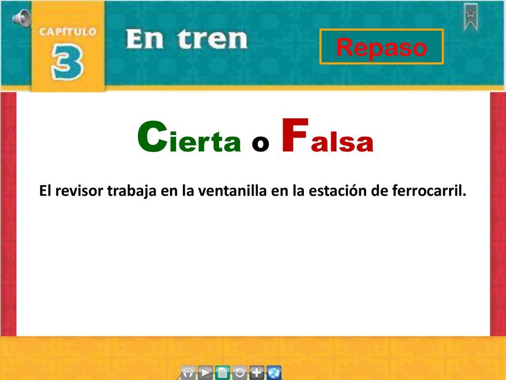 El revisor trabaja en la ventanilla en la estación de ferrocarril.