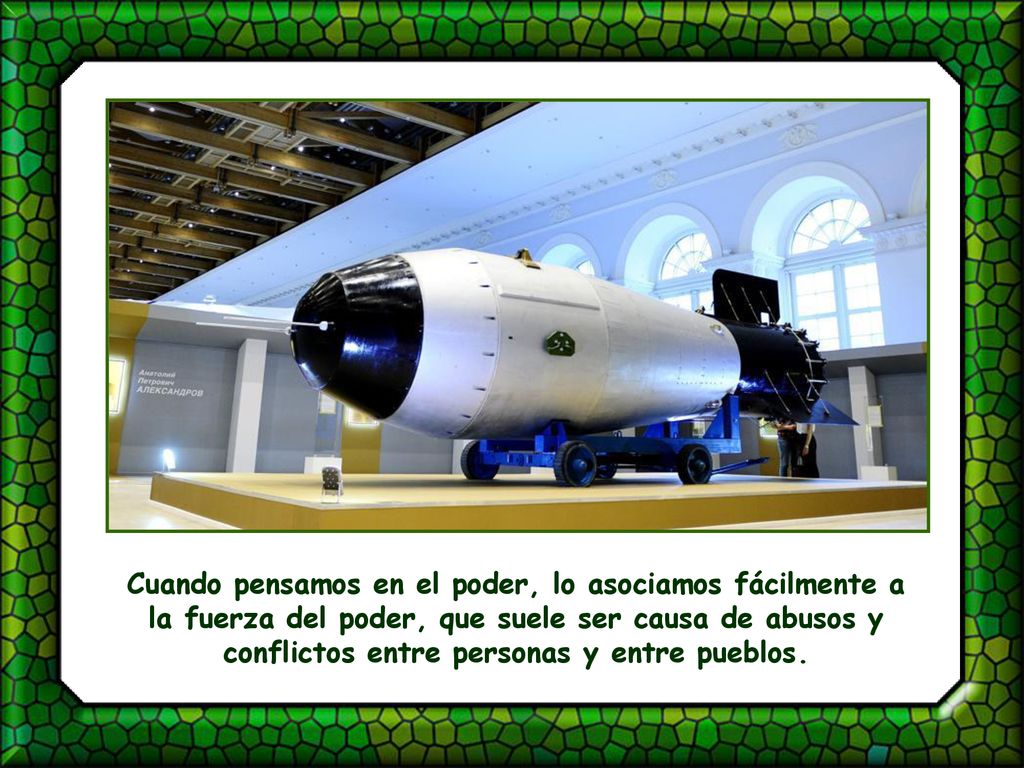Cuando pensamos en el poder, lo asociamos fácilmente a la fuerza del poder, que suele ser causa de abusos y conflictos entre personas y entre pueblos.