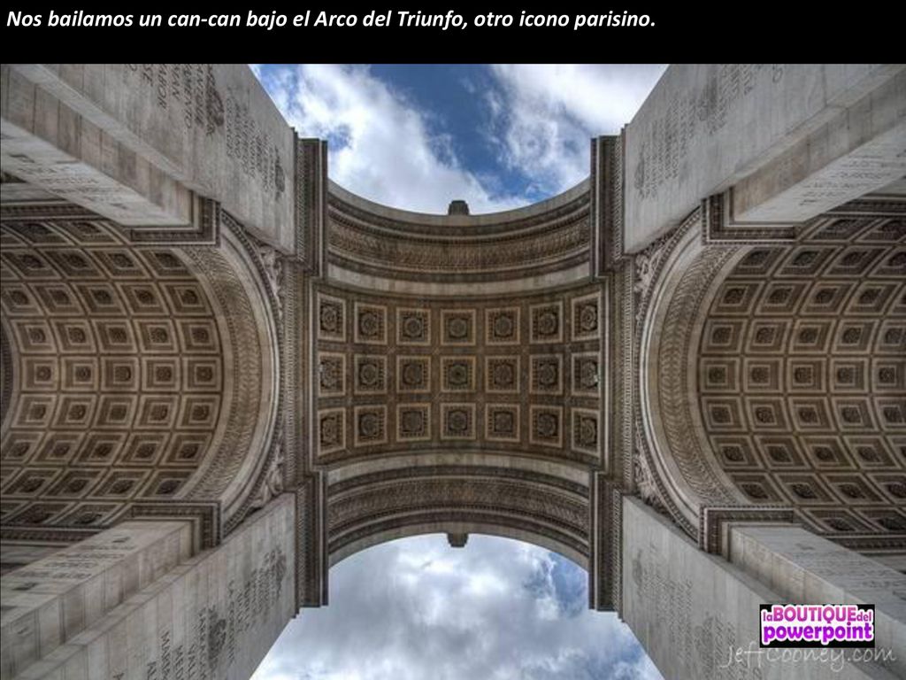 Nos bailamos un can-can bajo el Arco del Triunfo, otro icono parisino.