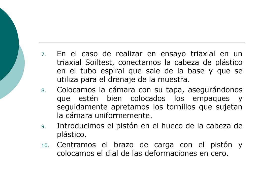 En el caso de realizar en ensayo triaxial en un triaxial Soiltest, conectamos la cabeza de plástico en el tubo espiral que sale de la base y que se utiliza para el drenaje de la muestra.