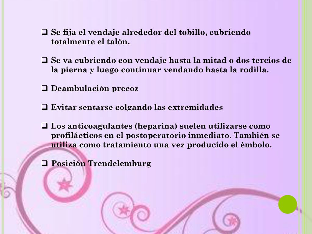 Se fija el vendaje alrededor del tobillo, cubriendo totalmente el talón.