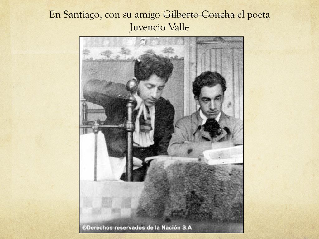 En Santiago, con su amigo Gilberto Concha el poeta Juvencio Valle