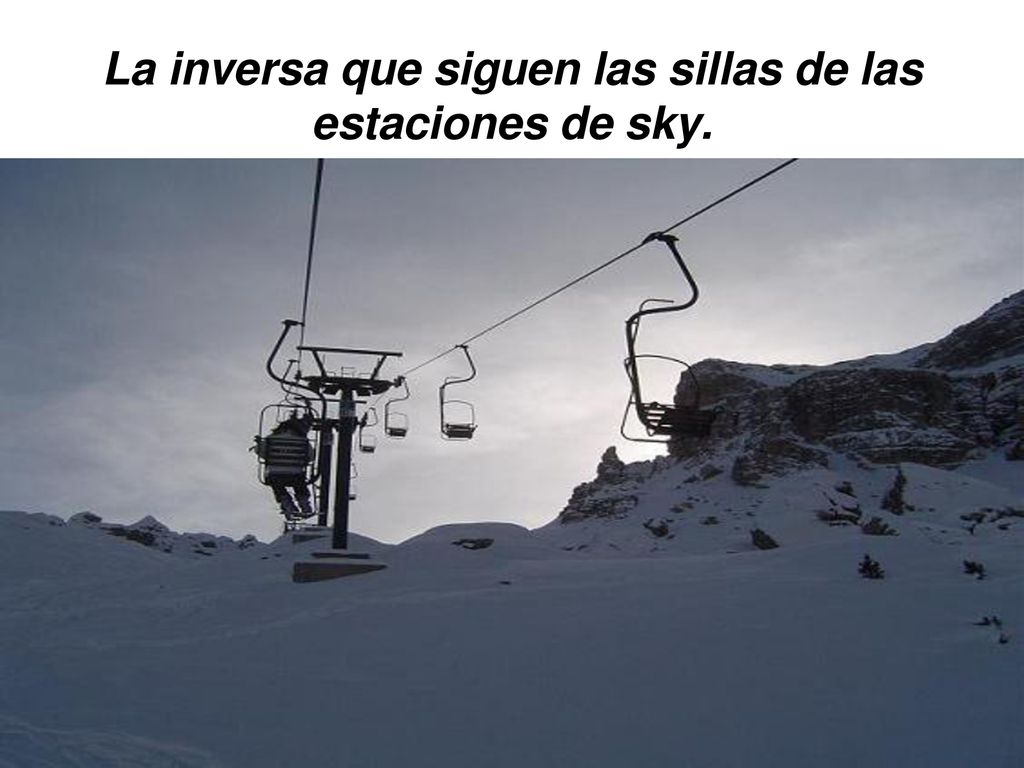 La inversa que siguen las sillas de las estaciones de sky.