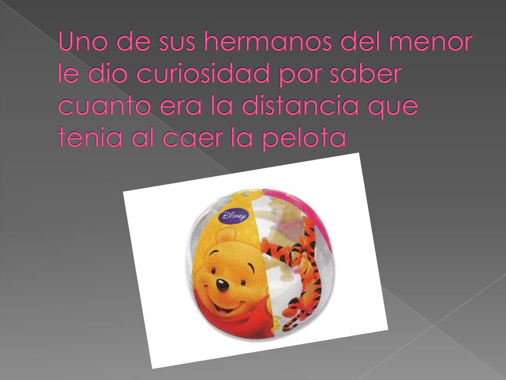 Uno de sus hermanos del menor le dio curiosidad por saber cuanto era la distancia que tenia al caer la pelota