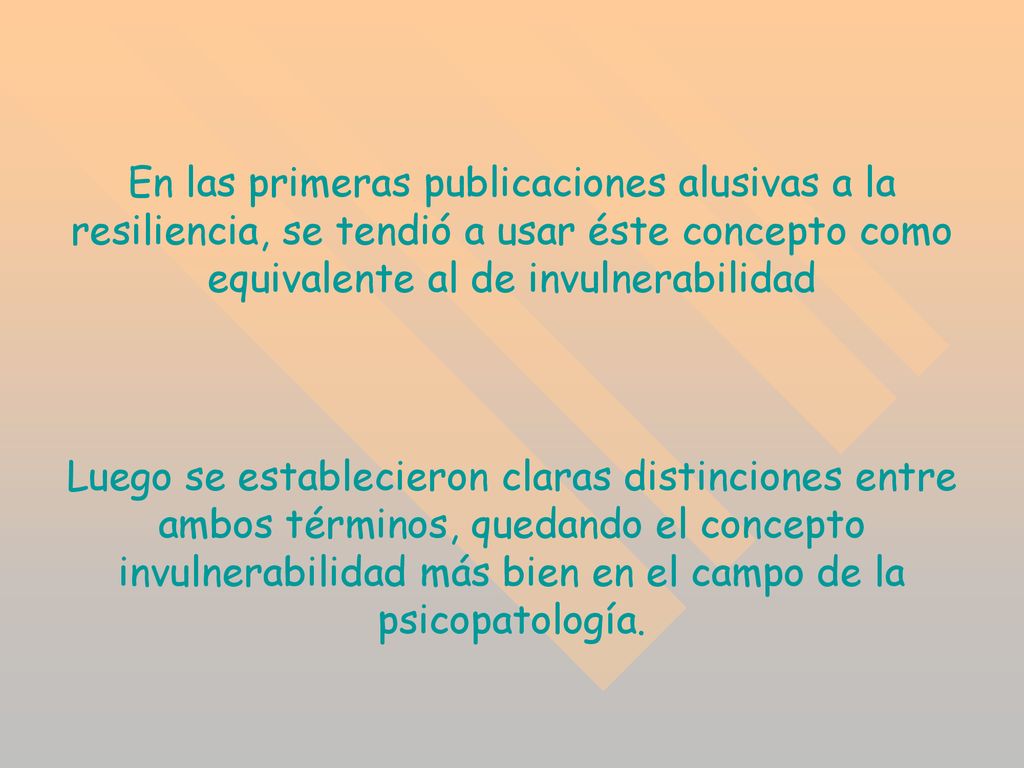 En las primeras publicaciones alusivas a la resiliencia, se tendió a usar éste concepto como equivalente al de invulnerabilidad