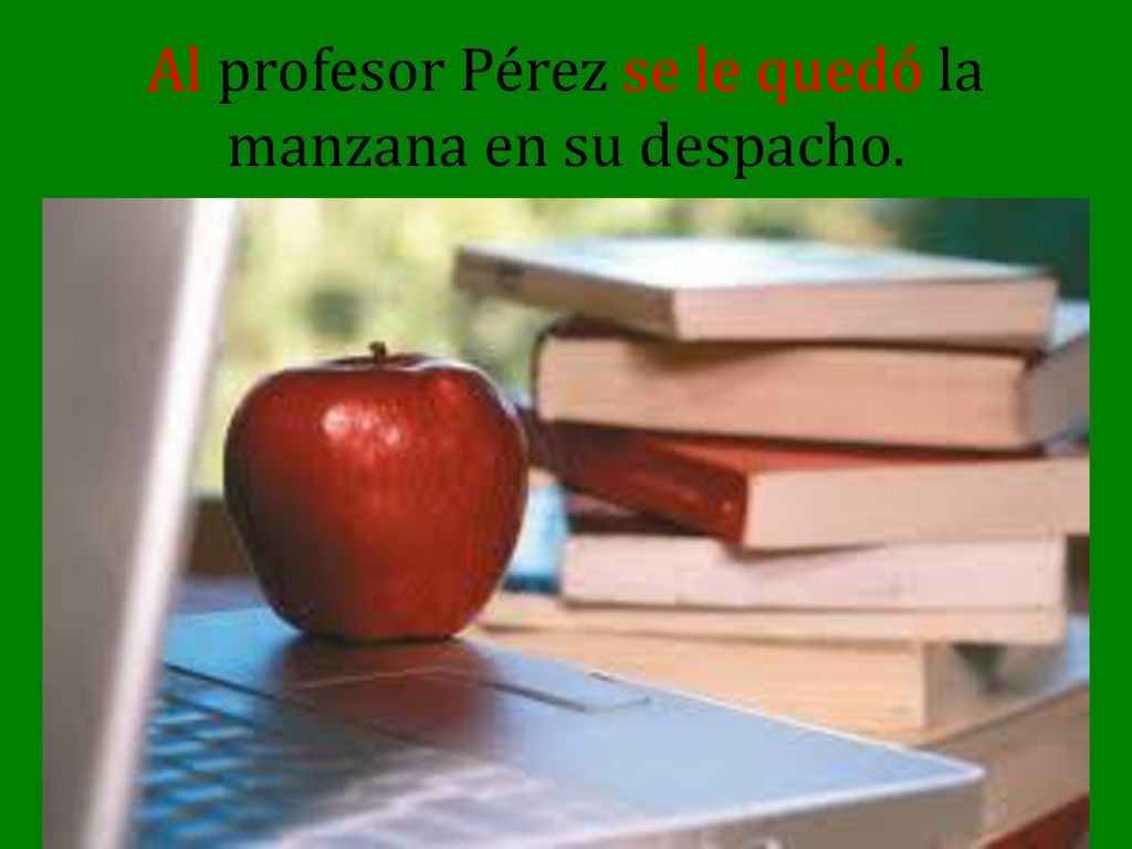 Al profesor Pérez se le quedó la manzana en su despacho.