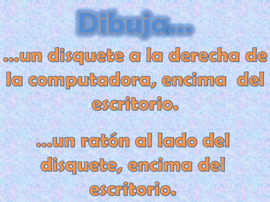…un disquete a la derecha de la computadora, encima del escritorio.