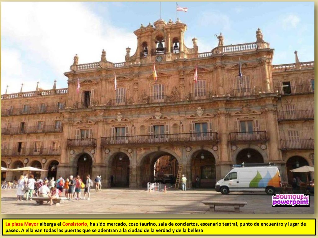 La plaza Mayor alberga el Consistorio, ha sido mercado, coso taurino, sala de conciertos, escenario teatral, punto de encuentro y lugar de paseo.