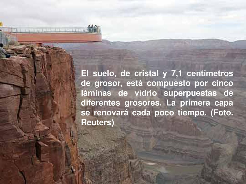 El suelo, de cristal y 7,1 centímetros de grosor, está compuesto por cinco láminas de vídrio superpuestas de diferentes grosores.