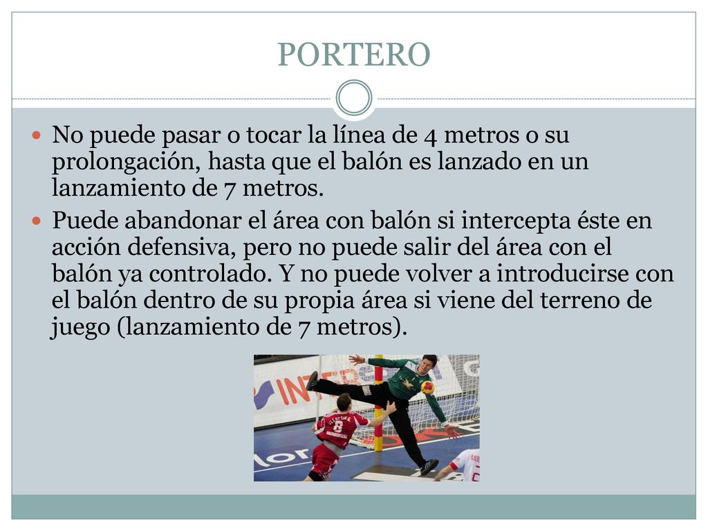 PORTERO No puede pasar o tocar la línea de 4 metros o su prolongación, hasta que el balón es lanzado en un lanzamiento de 7 metros.