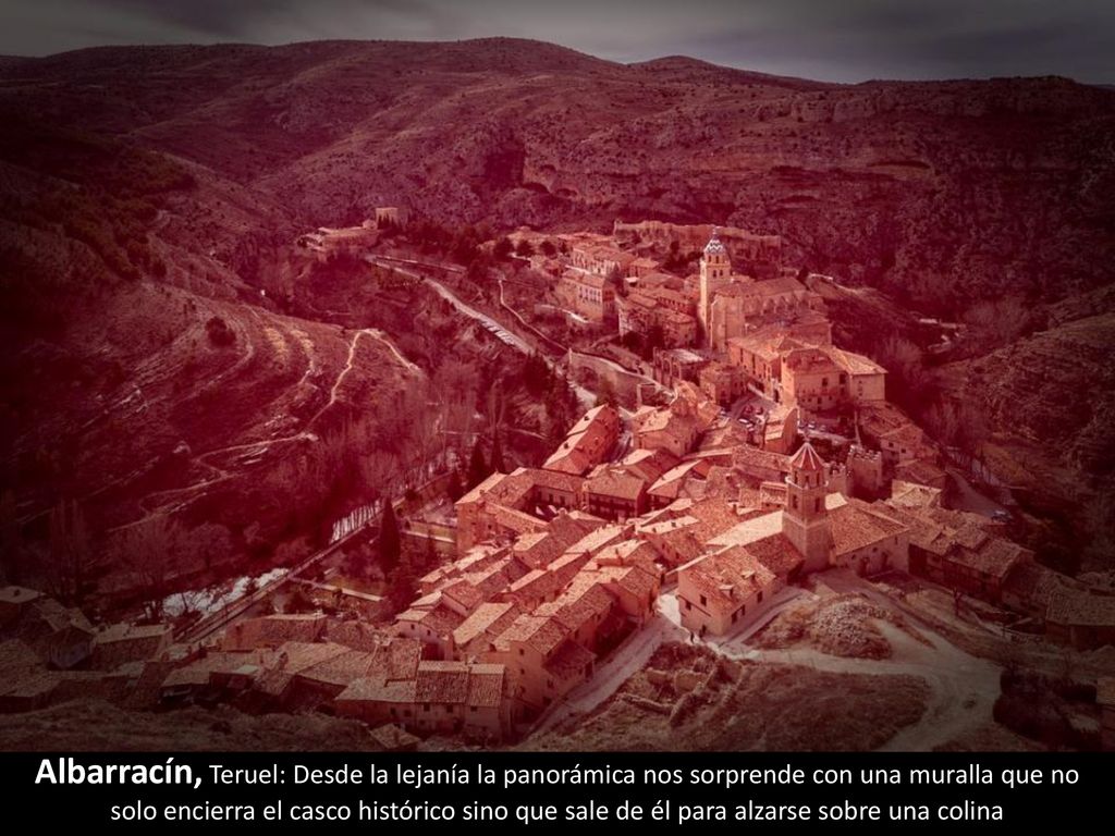 Albarracín, Teruel: Desde la lejanía la panorámica nos sorprende con una muralla que no solo encierra el casco histórico sino que sale de él para alzarse sobre una colina
