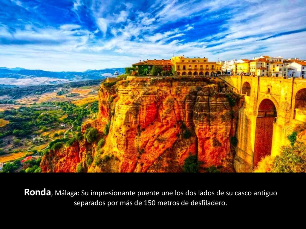 Ronda, Málaga: Su impresionante puente une los dos lados de su casco antiguo separados por más de 150 metros de desfiladero.