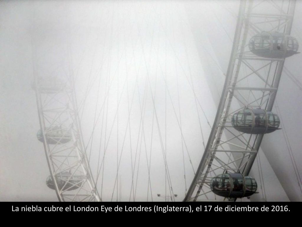 La niebla cubre el London Eye de Londres (Inglaterra), el 17 de diciembre de 2016.