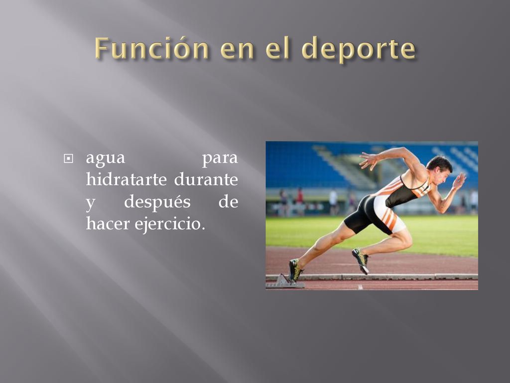 Función en el deporte agua para hidratarte durante y después de hacer ejercicio.