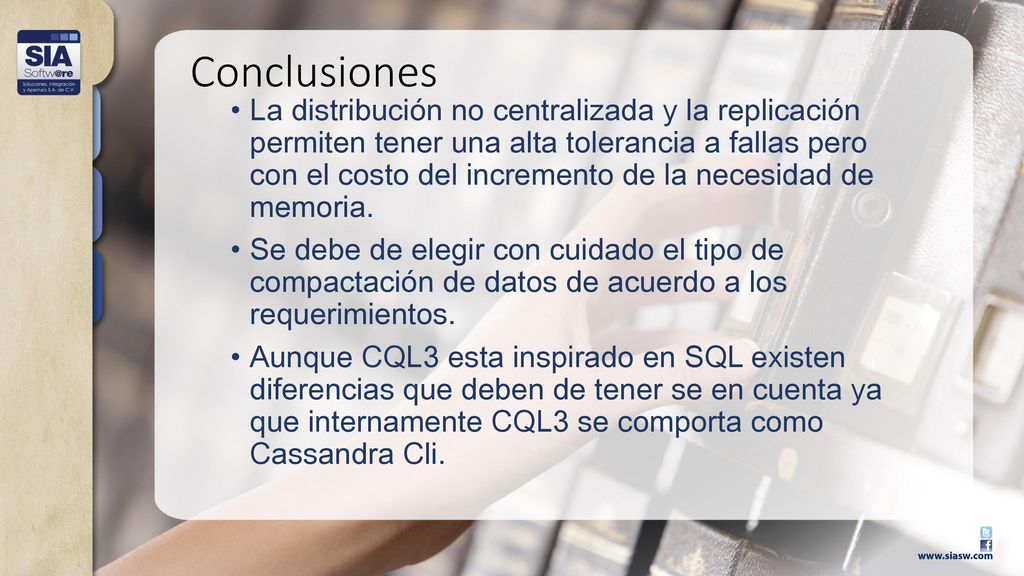 La distribución no centralizada y la replicación permiten tener una alta tolerancia a fallas pero con el costo del incremento de la necesidad de memoria.