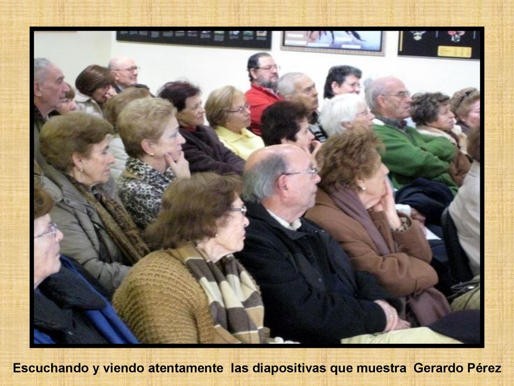 Escuchando y viendo atentamente las diapositivas que muestra Gerardo Pérez