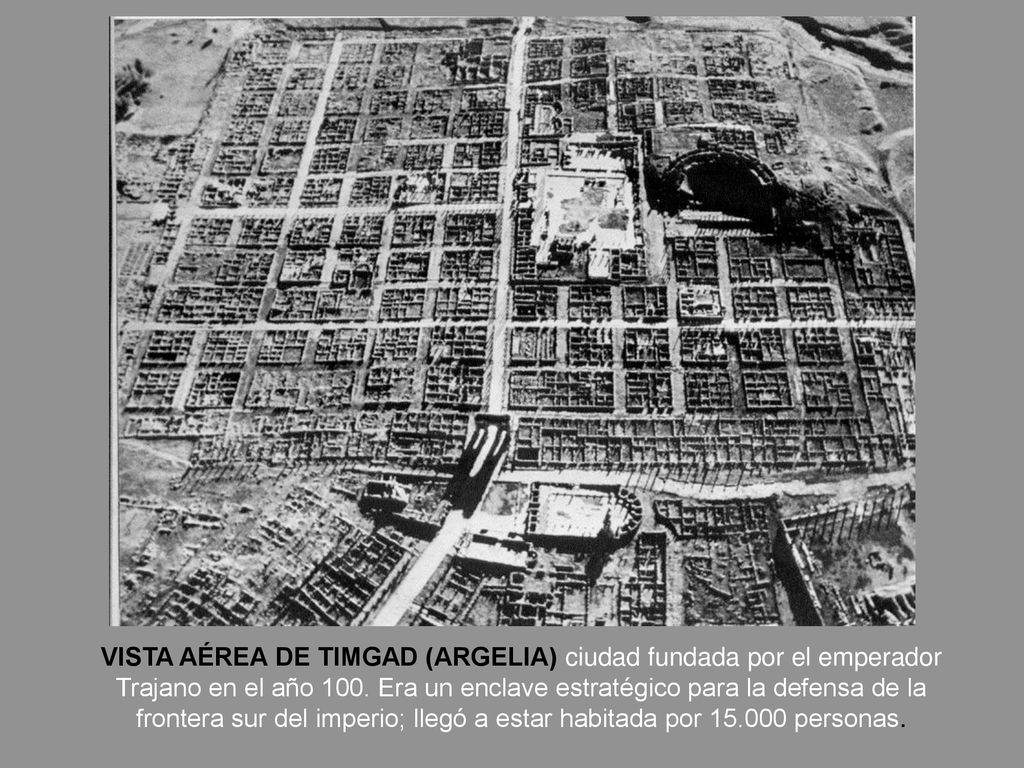 VISTA AÉREA DE TIMGAD (ARGELIA) ciudad fundada por el emperador Trajano en el año 100.