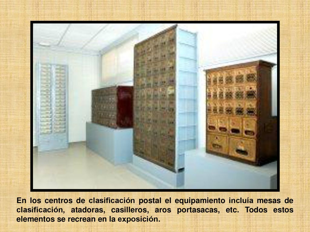 En los centros de clasificación postal el equipamiento incluía mesas de clasificación, atadoras, casilleros, aros portasacas, etc.