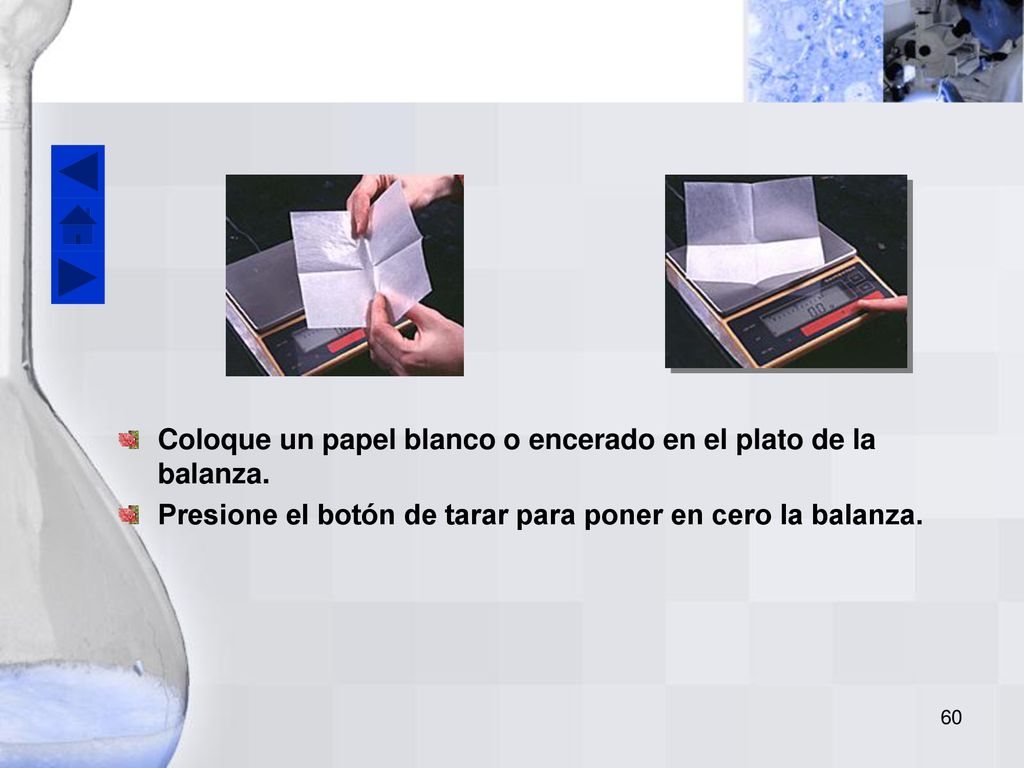 Coloque un papel blanco o encerado en el plato de la balanza.