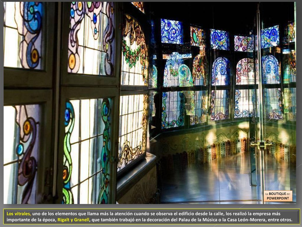 Los vitrales, uno de los elementos que llama más la atención cuando se observa el edificio desde la calle, los realizó la empresa más importante de la época, Rigalt y Granell, que también trabajó en la decoración del Palau de la Música o la Casa León-Morera, entre otros.