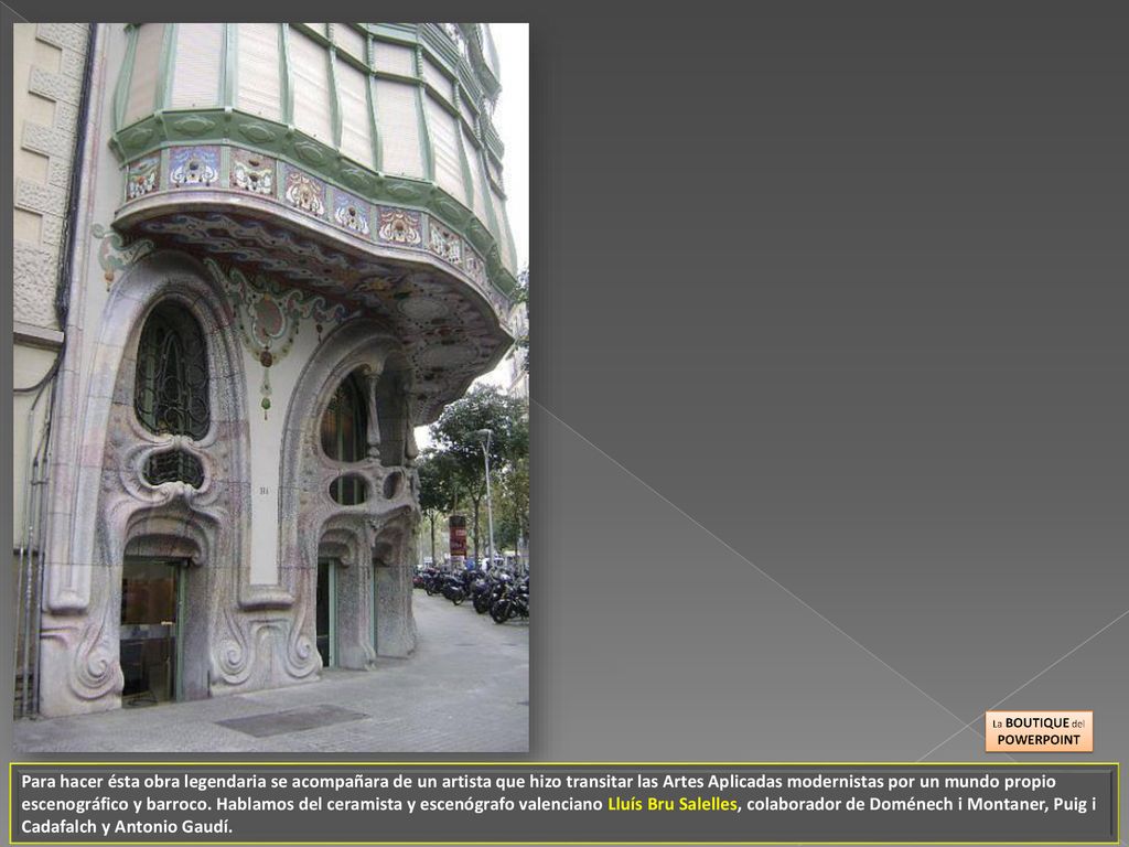 Para hacer ésta obra legendaria se acompañara de un artista que hizo transitar las Artes Aplicadas modernistas por un mundo propio escenográfico y barroco.