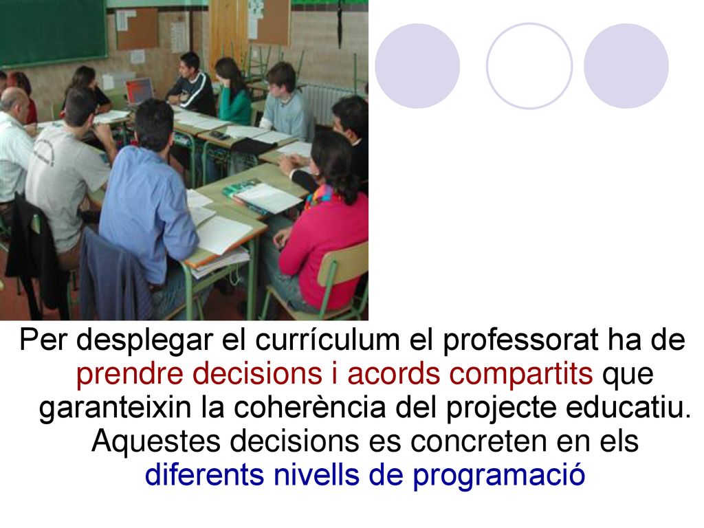 Per desplegar el currículum el professorat ha de prendre decisions i acords compartits que garanteixin la coherència del projecte educatiu.