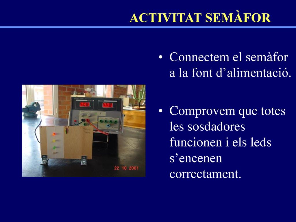 ACTIVITAT SEMÀFOR Connectem el semàfor a la font d’alimentació.