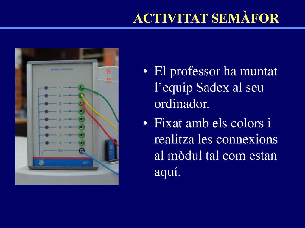 ACTIVITAT SEMÀFOR El professor ha muntat l’equip Sadex al seu ordinador.