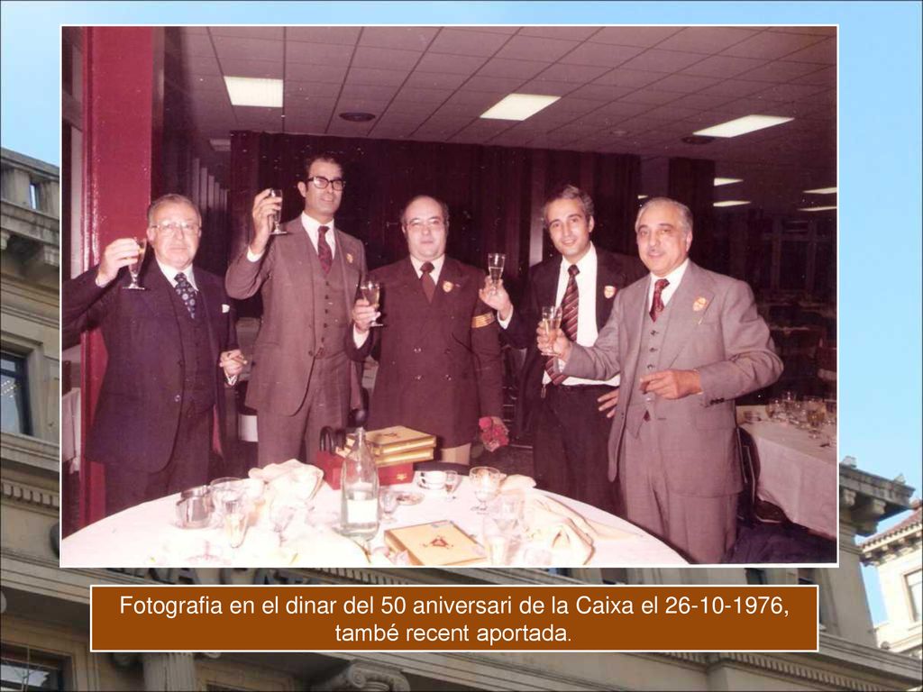 Fotografia en el dinar del 50 aniversari de la Caixa el , també recent aportada.