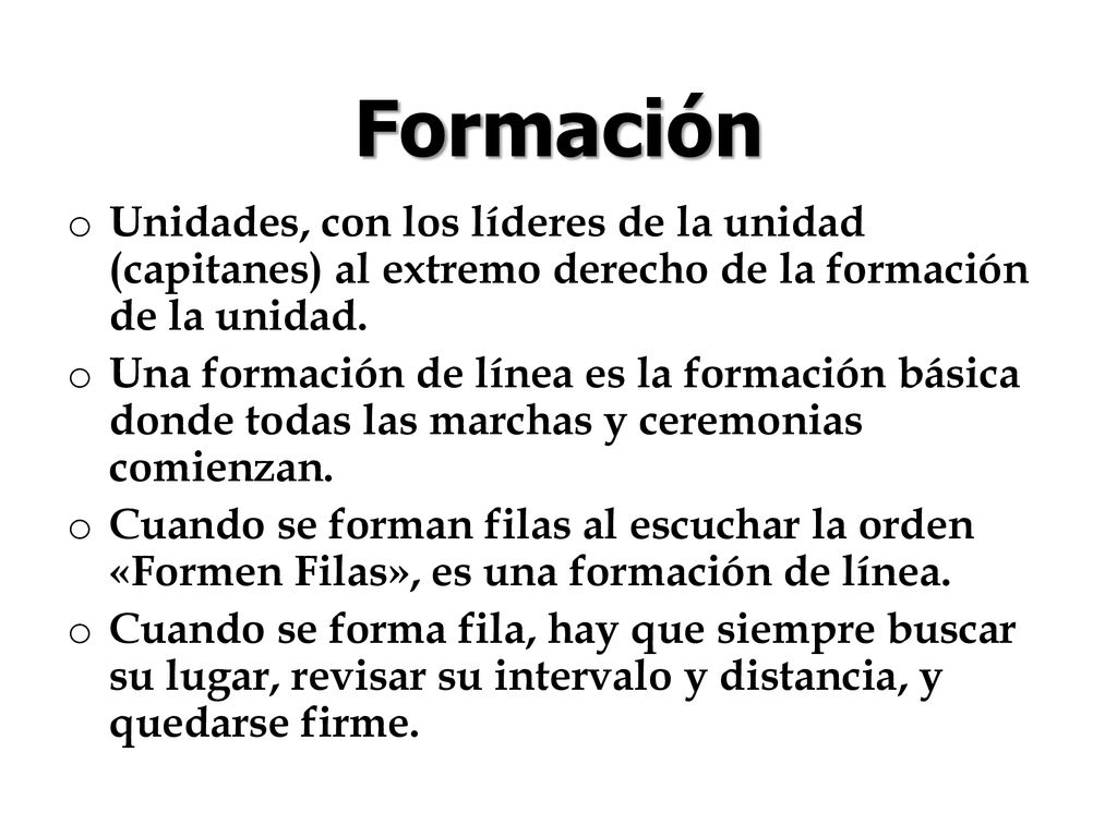 Formación Unidades, con los líderes de la unidad (capitanes) al extremo derecho de la formación de la unidad.