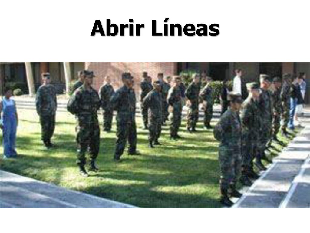 Abrir Líneas Hasta unidades del Cuerpo de Entrenamiento de Oficiales de la Reserva tienen problemas para que todos estén uniformados.