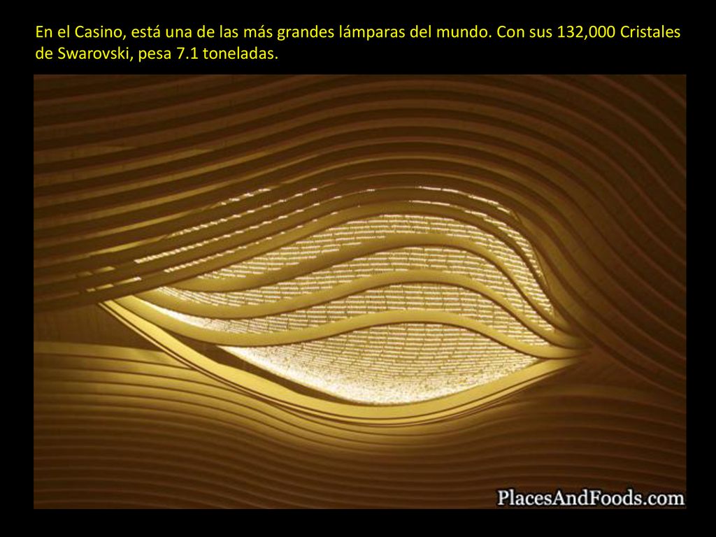 En el Casino, está una de las más grandes lámparas del mundo