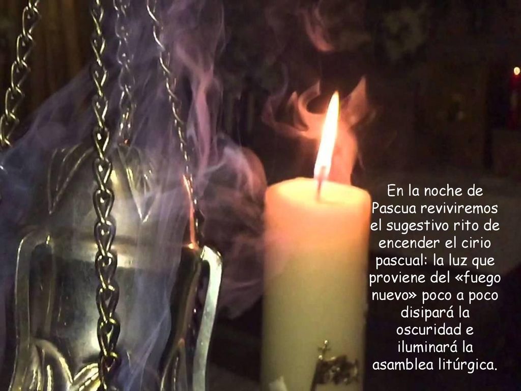 En la noche de Pascua reviviremos el sugestivo rito de encender el cirio pascual: la luz que proviene del «fuego nuevo» poco a poco disipará la oscuridad e iluminará la asamblea litúrgica.