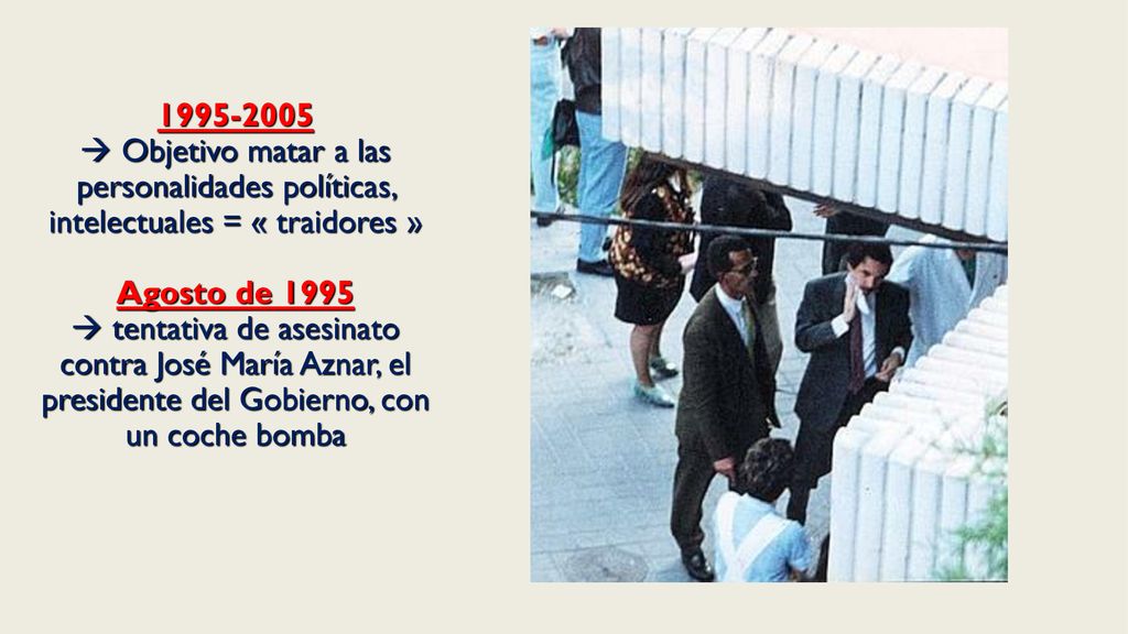  Objetivo matar a las personalidades políticas, intelectuales = « traidores » Agosto de