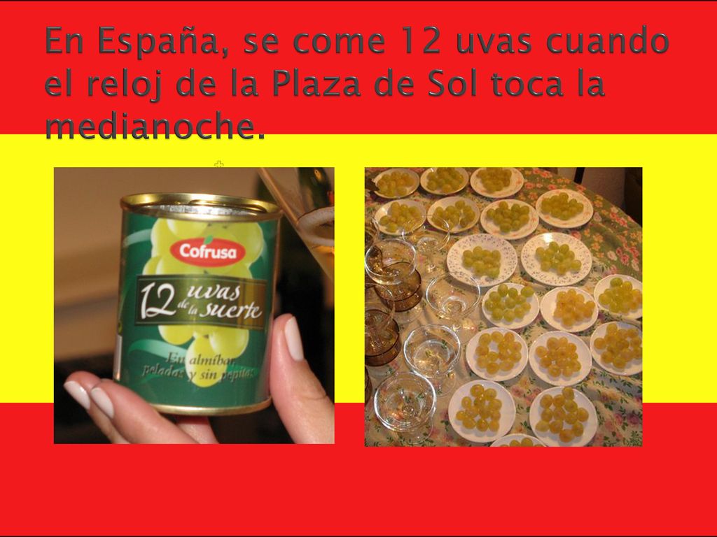 En España, se come 12 uvas cuando el reloj de la Plaza de Sol toca la medianoche.