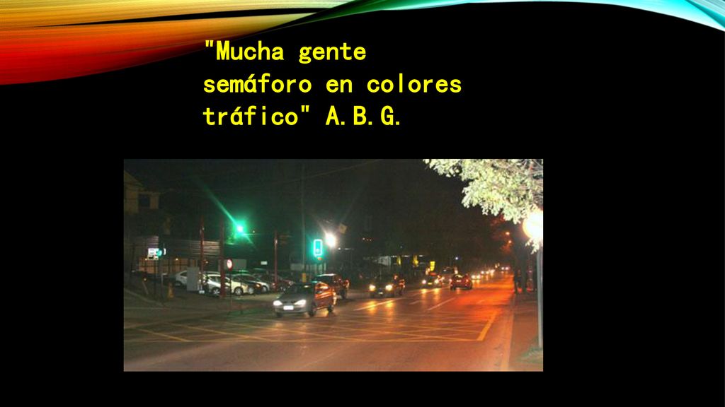 Mucha gente semáforo en colores tráfico A.B.G.