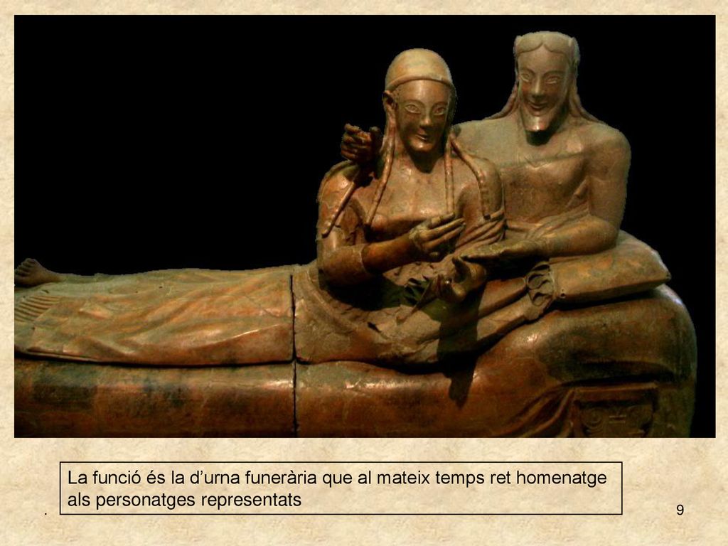 La funció és la d’urna funerària que al mateix temps ret homenatge als personatges representats