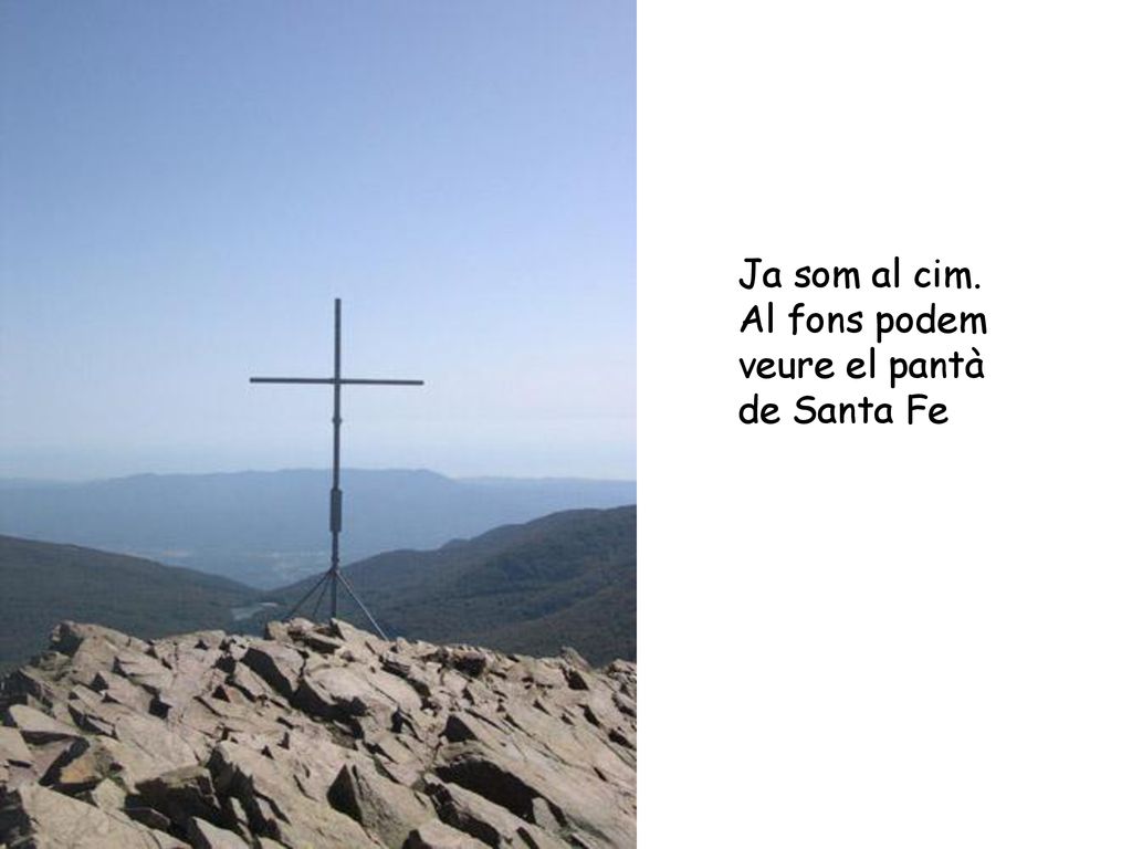 Ja som al cim. Al fons podem veure el pantà de Santa Fe