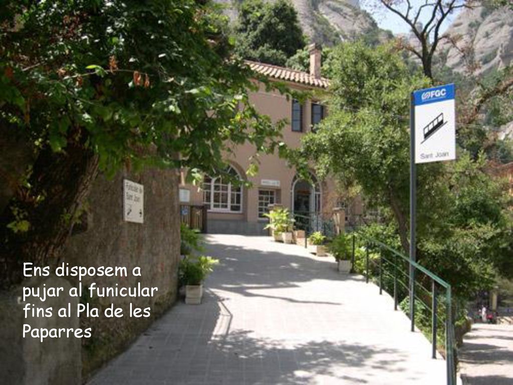 Ens disposem a pujar al funicular fins al Pla de les Paparres