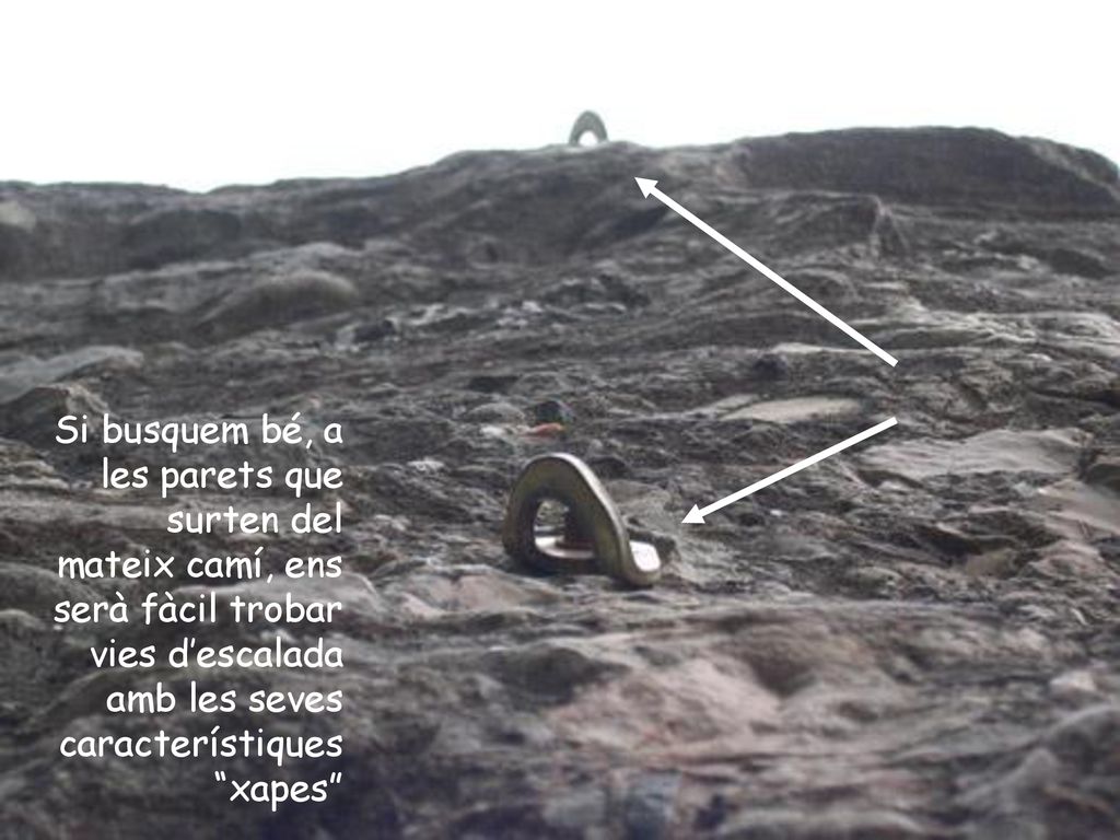 Si busquem bé, a les parets que surten del mateix camí, ens serà fàcil trobar vies d’escalada amb les seves característiques xapes