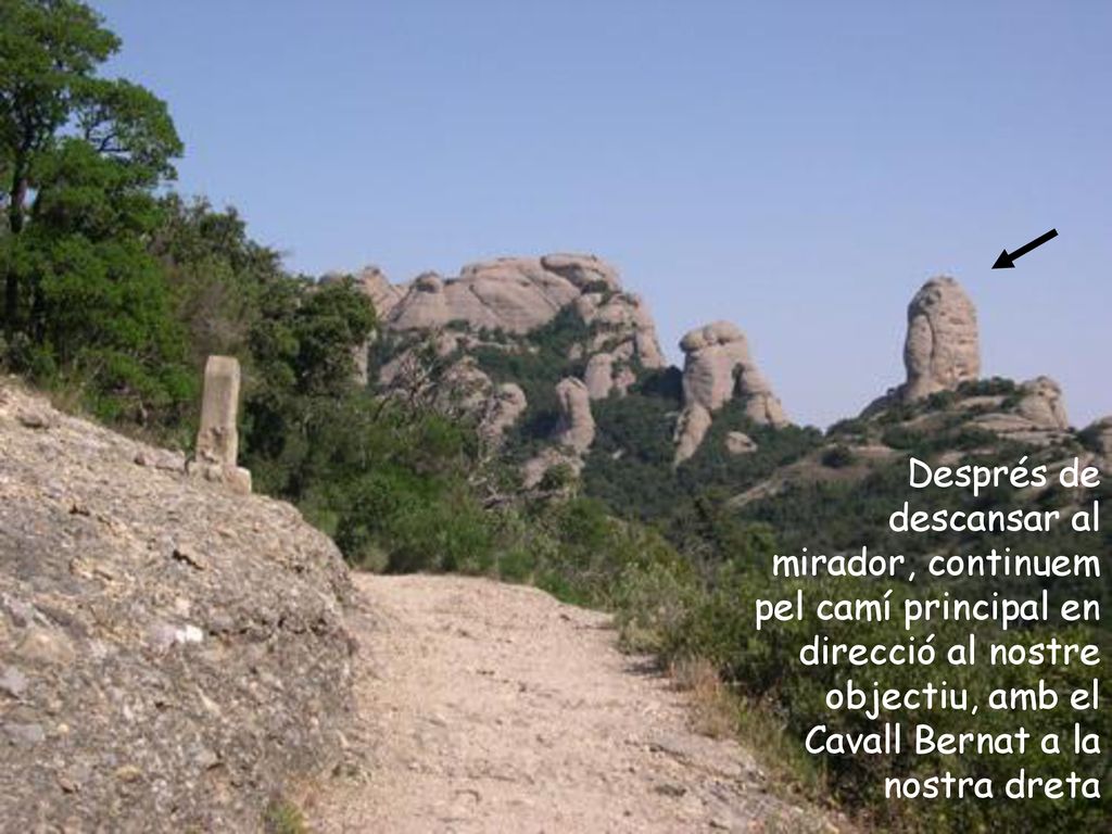 Després de descansar al mirador, continuem pel camí principal en direcció al nostre objectiu, amb el Cavall Bernat a la nostra dreta