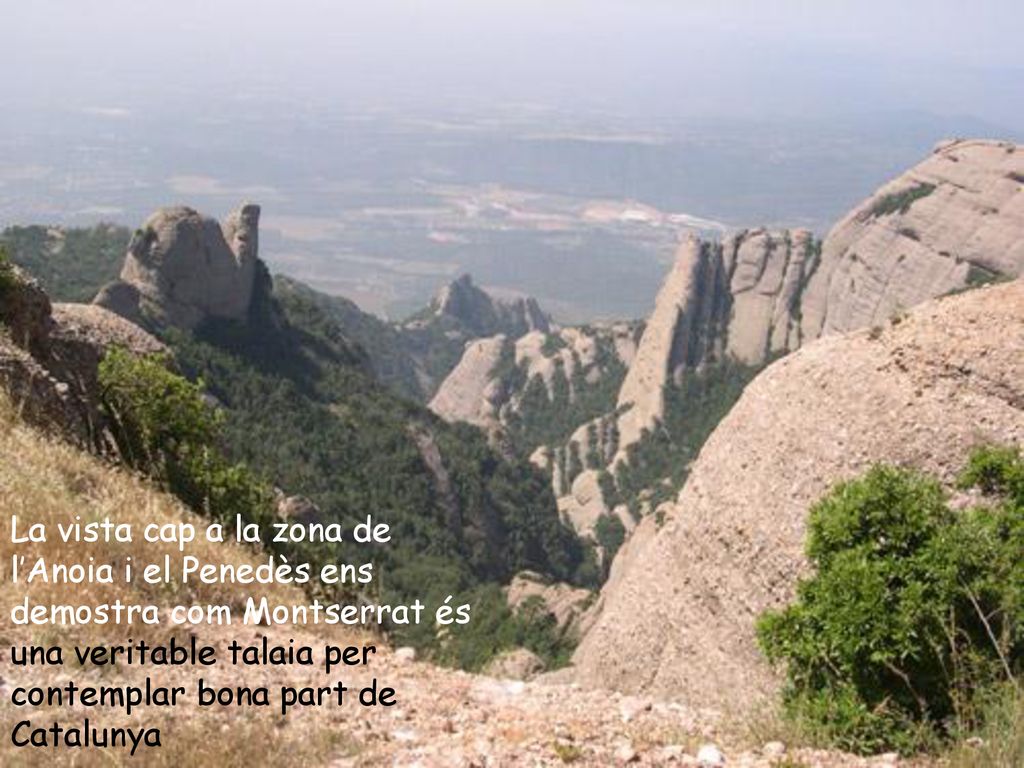 La vista cap a la zona de l’Anoia i el Penedès ens demostra com Montserrat és una veritable talaia per contemplar bona part de Catalunya