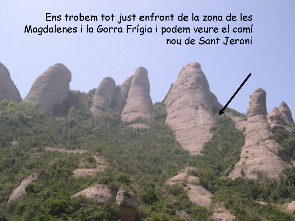 Ens trobem tot just enfront de la zona de les Magdalenes i la Gorra Frígia i podem veure el camí nou de Sant Jeroni
