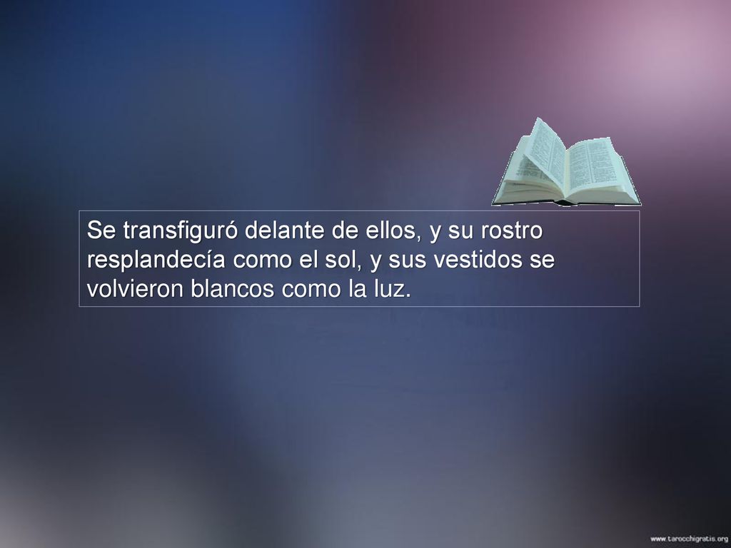 Se transfiguró delante de ellos, y su rostro resplandecía como el sol, y sus vestidos se volvieron blancos como la luz.