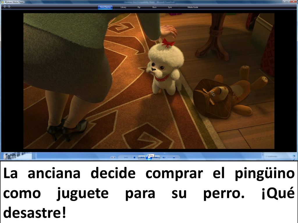La anciana decide comprar el pingüino como juguete para su perro