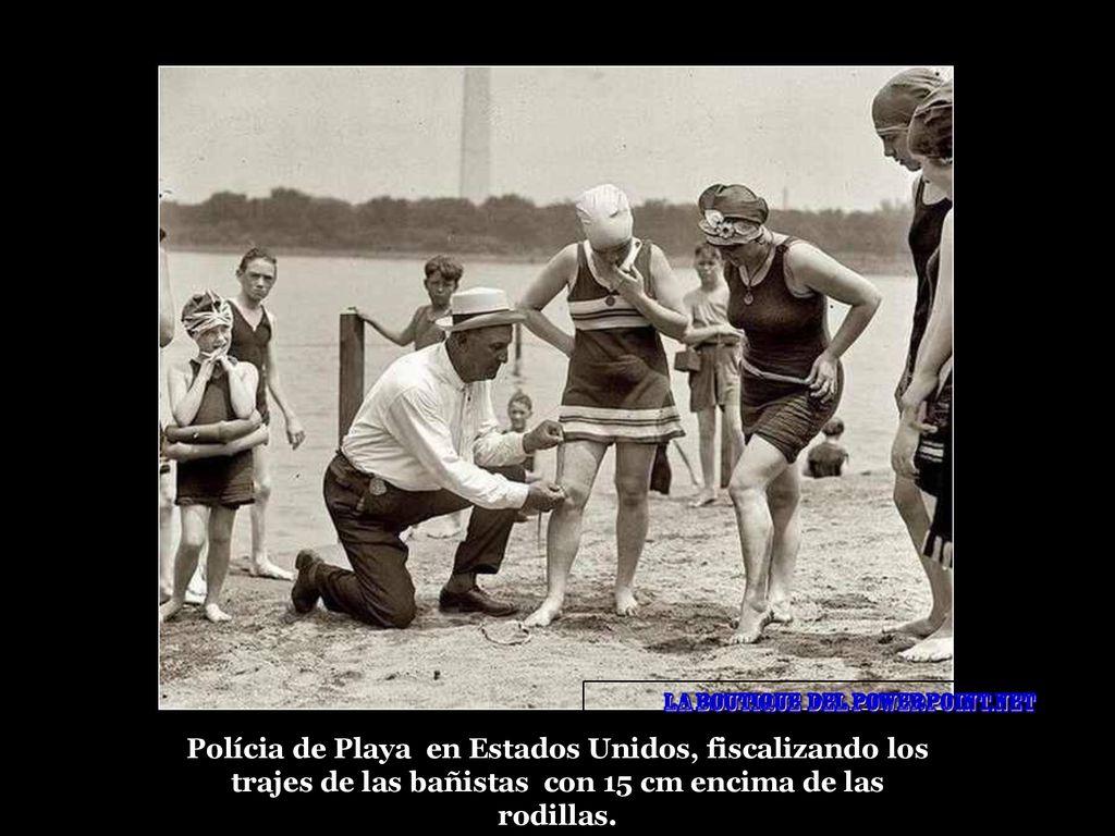 Polícia de Playa en Estados Unidos, fiscalizando los trajes de las bañistas con 15 cm encima de las rodillas.